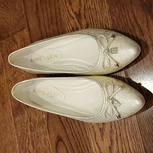 Anne klein gold leather pointed toe ballerina bow flats